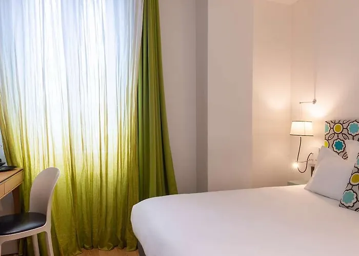 Hotel The Originals Boutique Le Lion *