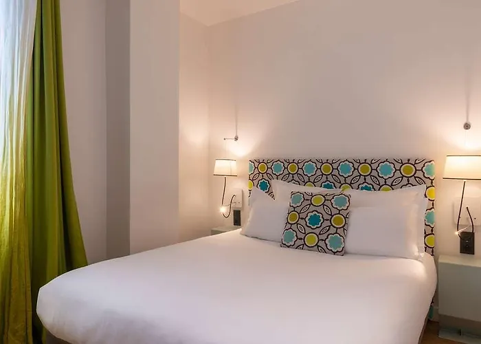 Hotel The Originals Boutique Le Lion Clermont-Ferrand