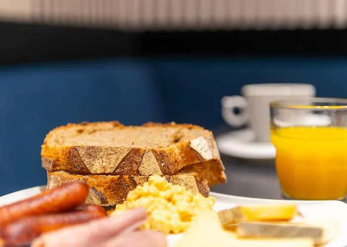 Hotel The Originals Boutique Le Lion