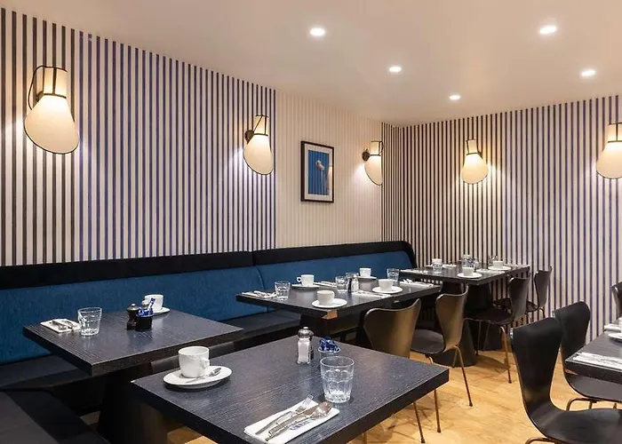 Hotel The Originals Boutique Le Lion *